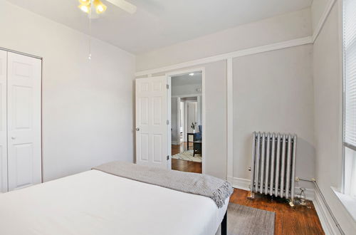 Photo 2 - Modern & Stylish 3BR Apt in Rogers Park