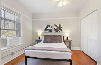 Photo 3 - Modern & Stylish 3BR Apt in Rogers Park