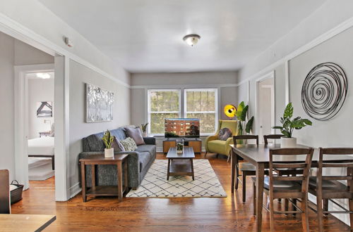 Photo 14 - Modern & Stylish 3BR Apt in Rogers Park