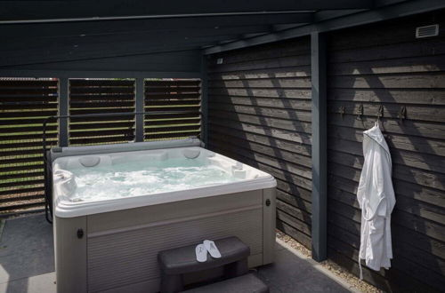 Foto 5 - Holiday Home With Sauna and Outdoor Jacuzzi