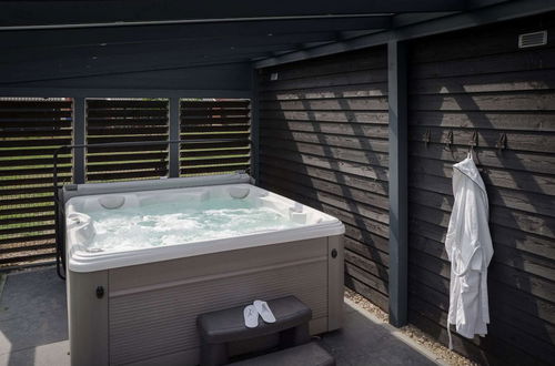 Foto 28 - Wellness Villa With Sauna and Whirlpool