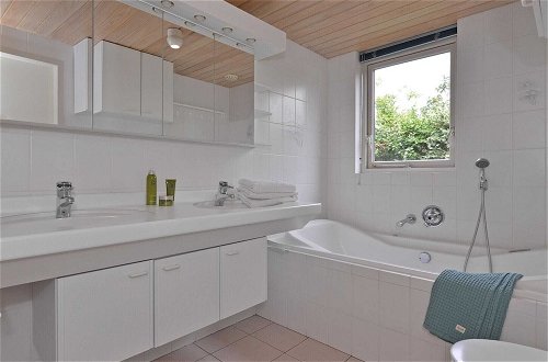Photo 13 - Modern Furnished Detached Bungalow, Located on the Marina