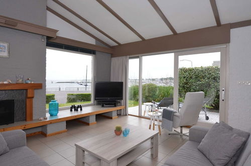 Photo 11 - Modern Furnished Detached Bungalow, Located on the Marina