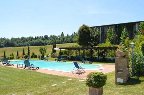 Photo 19 - Cozy Apartment Near Asciano With Shared Swimming Pool