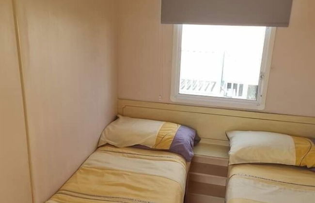 Cosey 3 Bedroom Mobile Home Golden Palms Resort - Photo 3