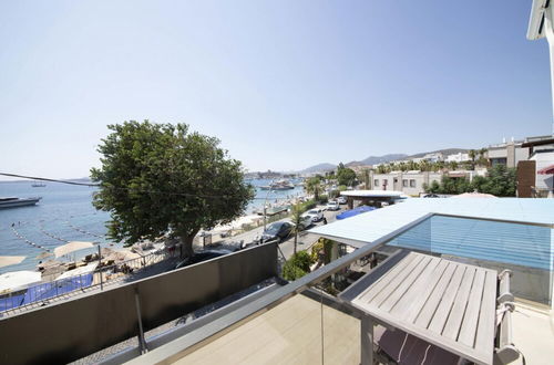 Foto 1 - Seafront Flat With Breathtaking Sea View in Bodrum