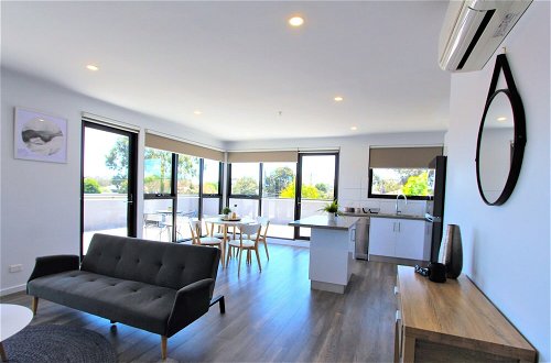 Photo 8 - StayCentral-Heidelberg Heights Penthouse