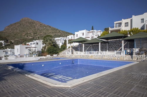 Foto 3 - Flat With Sea View Pool and Terrace in Bodrum