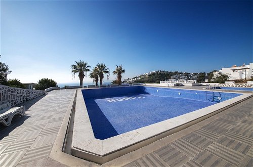 Foto 17 - Flat With Sea View Pool and Terrace in Bodrum