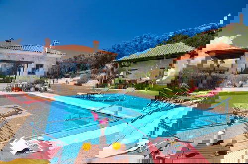 Foto 42 - Villa in Tavronitis With Pool & Stunning Views