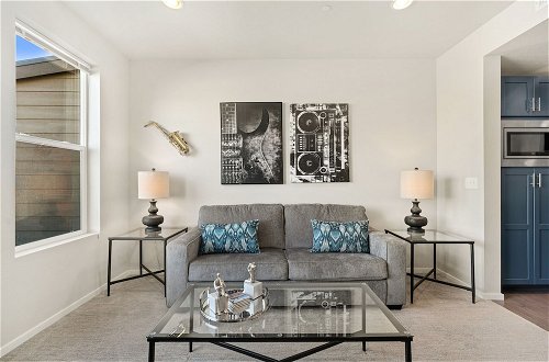 Photo 12 - First Class Stylish Townhome Near Old Town
