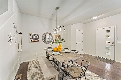 Photo 19 - First Class Stylish Townhome Near Old Town