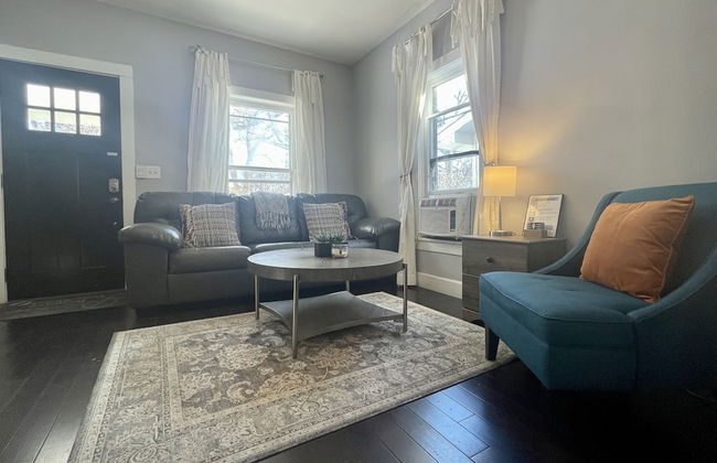 The Cottage! Chic Bungalow Near Old Town Square! - Foto 8