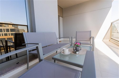 Foto 24 - Whitesage - Elite Apartment With Balcony Near Metro Station
