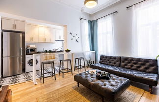 Photo 2 - Stylish Flat 5 Min to Taksim Square in Beyoglu