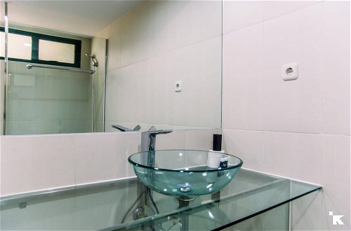 Photo 20 - Elegant 2Br With Extra Room Apartment At Sudirman Tower Condominium