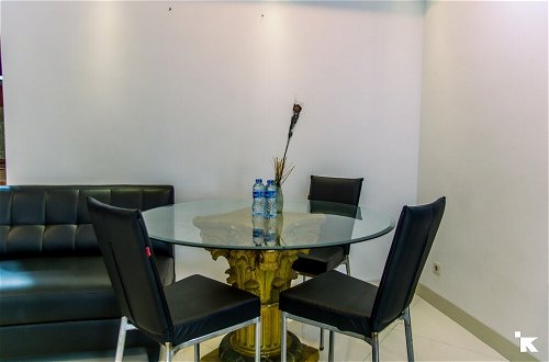 Photo 11 - Elegant 2Br With Extra Room Apartment At Sudirman Tower Condominium
