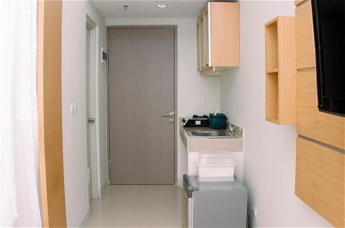 Foto 7 - Comfort And Enjoy Living Studio Room At Vasanta Innopark Apartment