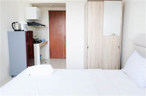 Photo 4 - Best Choice And Cozy Stay Studio At Puncak Kertajaya Apartment