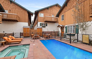 Photo 3 - Central AC Updated 4 BR 4 5 BA Townhouse - Pool