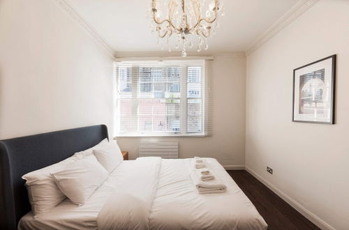 Photo 8 - Elegant, Airy 2 Bedroom Flat in Paddington