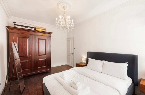 Photo 2 - Elegant, Airy 2 Bedroom Flat in Paddington