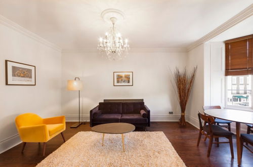 Foto 17 - Elegant, Airy 2 Bedroom Flat in Paddington