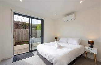 Photo 3 - Modern 3 Bedroom Getaway Next to Chadstone