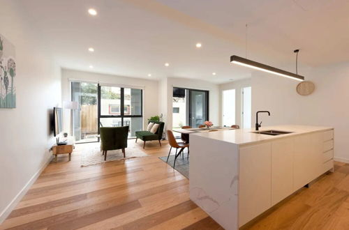 Photo 6 - Modern 3 Bedroom Getaway Next to Chadstone