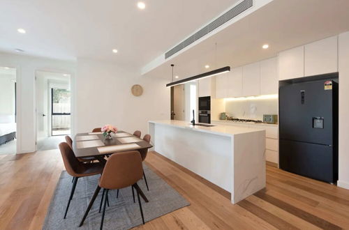 Photo 11 - Modern 3 Bedroom Getaway Next to Chadstone