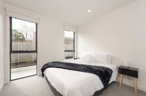 Photo 4 - Modern 3 Bedroom Getaway Next to Chadstone