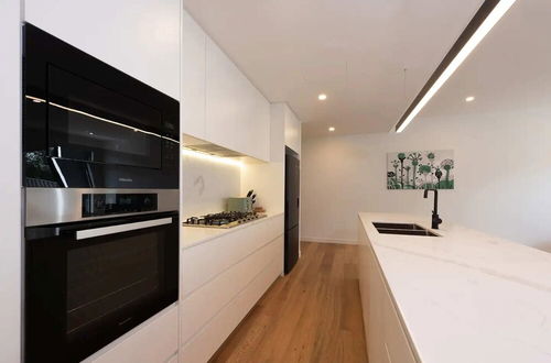 Photo 5 - Modern 3 Bedroom Getaway Next to Chadstone