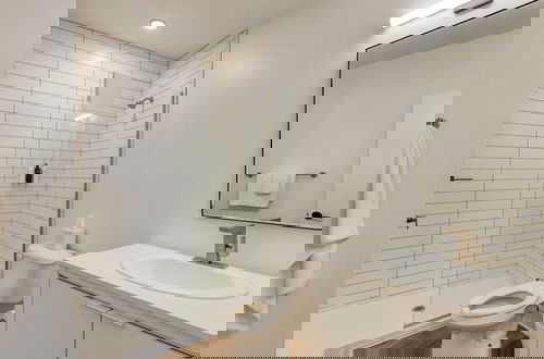 Foto 65 - The Carter by AvantStay – Spacious Stay Near Downtown