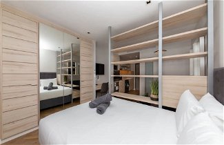 Photo 2 - Modern, Central and Secure Studio Apartment Cape Town