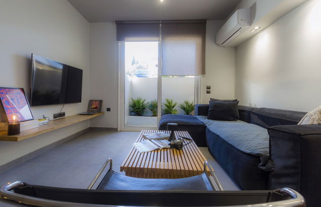 URBAN F HOUSE - Photo 1