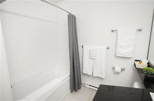 Photo 3 - Luxurious One-bedroom With in Suite Laundry and Parking