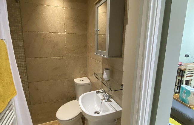 Private Annex, Parking, Wifi, 2mins to J48 A1 M1 - Foto 6