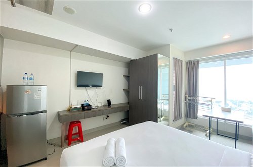 Foto 5 - Enjoy Living Studio Room At High Floor Grand Kamala Lagoon Apartment