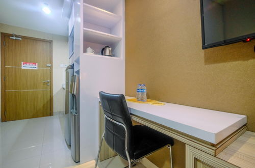 Photo 12 - Fully Furnished With Luxury Design Studio The Oasis Apartment