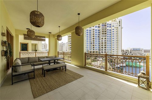 Photo 1 - Maison Privee - Exclusive Apt with Seafront Views over Palm Jumeirah