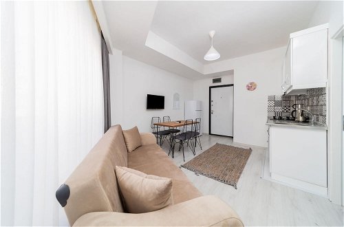 Photo 12 - Modern and Comfortable Apartment in Muratpasa