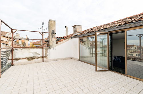 Photo 22 - Ponte di Rialto Penthouse with Panoramic Terrace