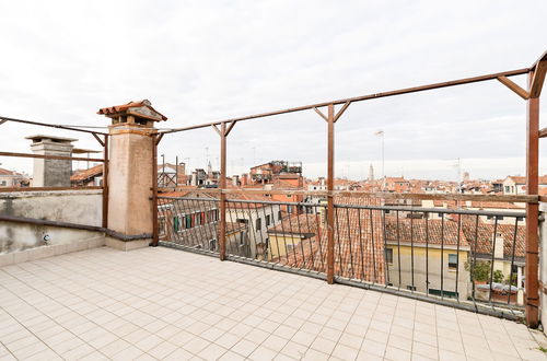 Photo 21 - Ponte di Rialto Penthouse with Panoramic Terrace