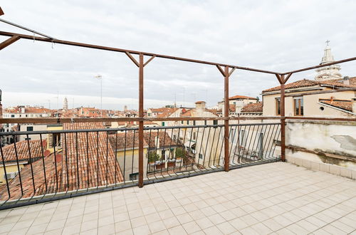 Photo 20 - Ponte di Rialto Penthouse with Panoramic Terrace