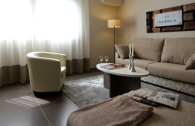 Pierre & Vacances Barcelona Sants - Photo 18