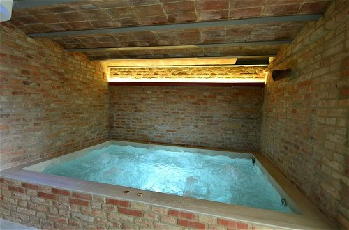 Foto 19 - Nice Farmhouse in Montecatini Terme with Sauna & Hot Tub