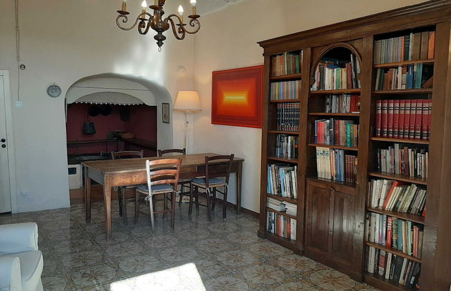 Cozy 2-bedroom Apartment - Photo 16