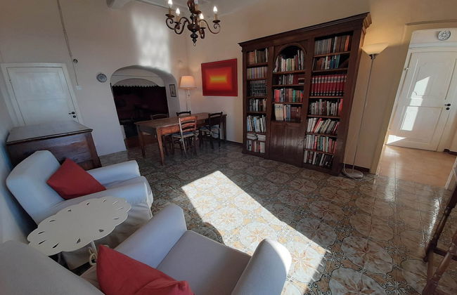 Cozy 2-bedroom Apartment - Photo 12