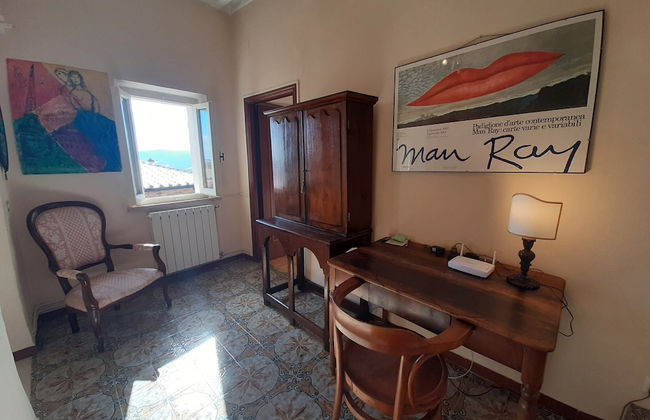 Cozy 2-bedroom Apartment - Photo 11
