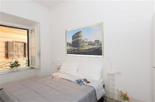 Photo 2 - Rental In Rome Arenula Apartment